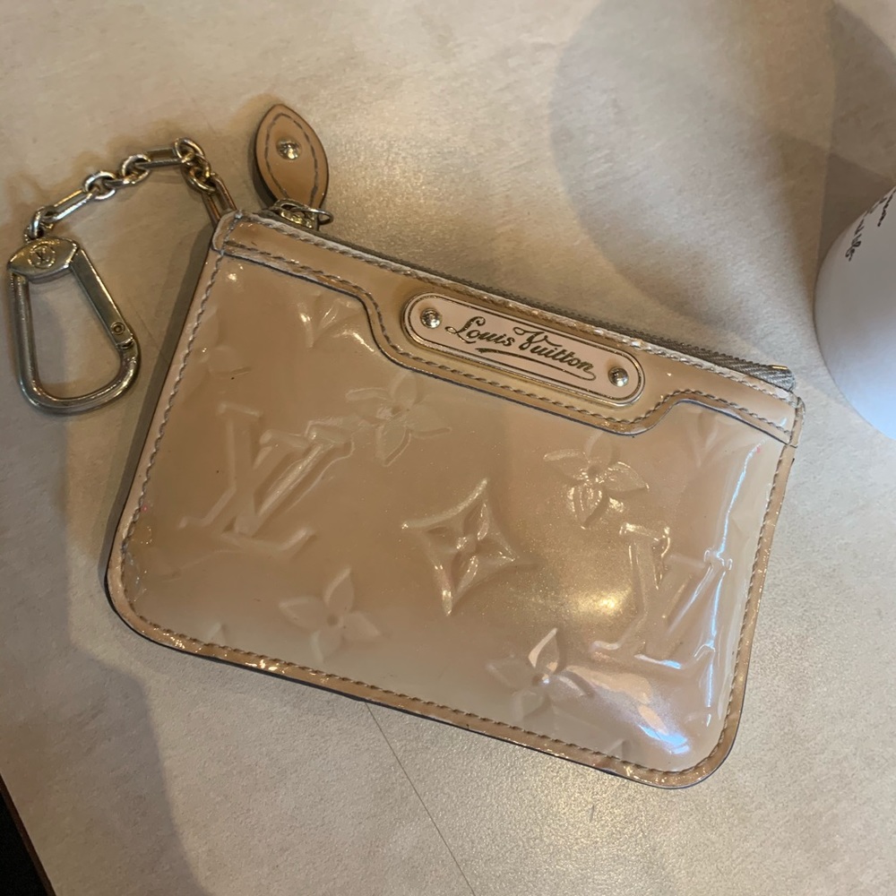 Nude Louis Vuitton wallet with a key chain